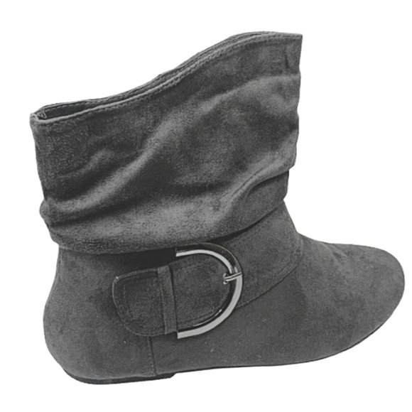 Women Buckle Detail Slouch Flat Heel Ankle Booties - Picture 6 of 6